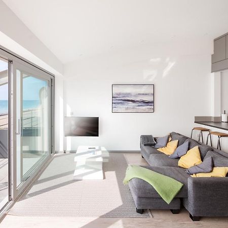 Lancing Beach Apartment. 외부 사진
