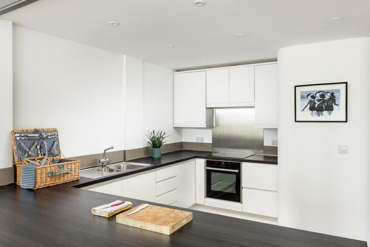 Lancing Beach Apartment. 외부 사진