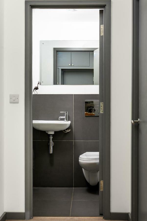 Lancing Beach Apartment. 외부 사진