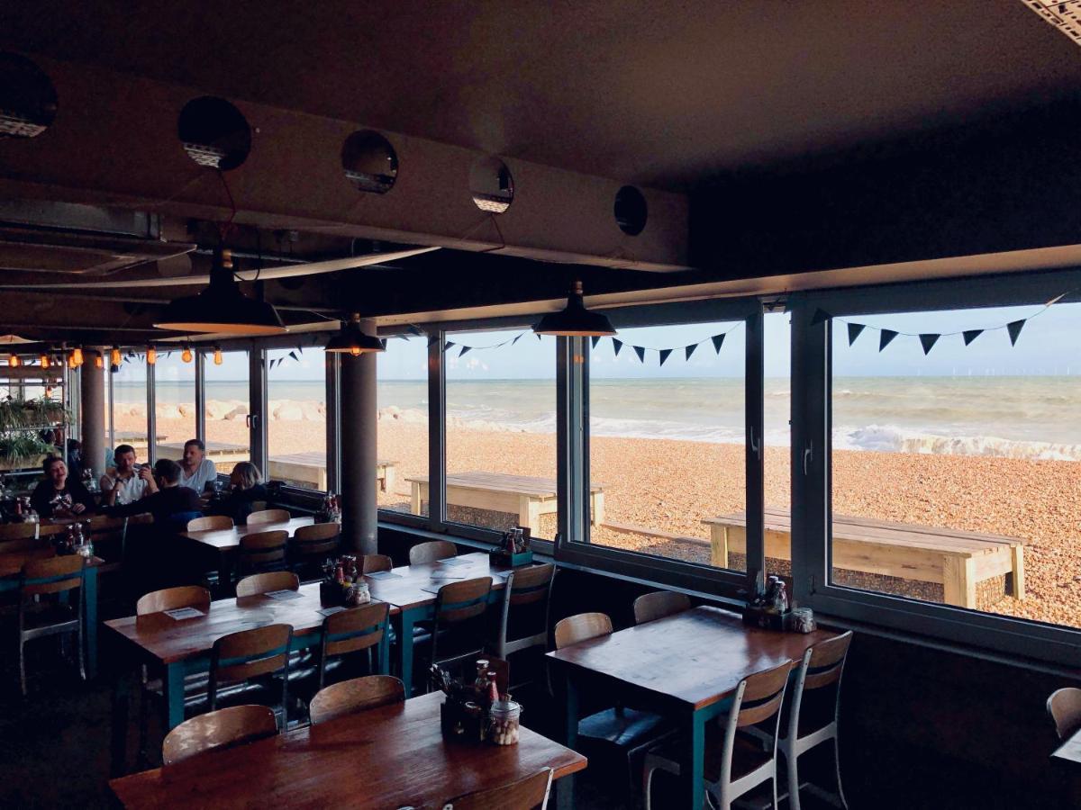 Lancing Beach Apartment. 외부 사진